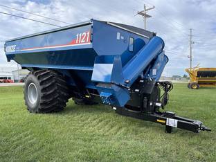 2025 Kinze 1121