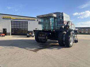 1992 Gleaner R62