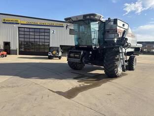 1994 Gleaner R62