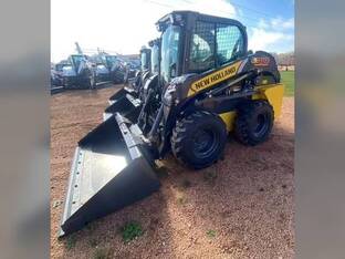 2023 New Holland L318