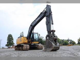 2022 John Deere 210G LC