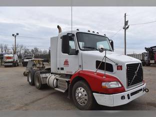 2010 Volvo VNM64T200