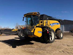 2015 New Holland CR8.90