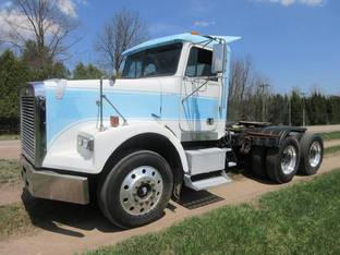 1999 Freightliner FLD120