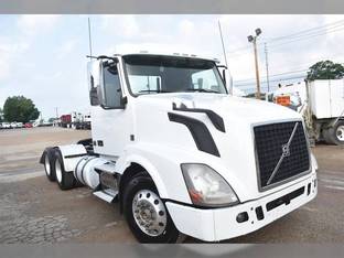 2017 Volvo VNL64T300