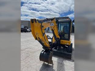2022 JCB 35Z-1