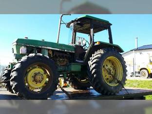 John Deere 3140