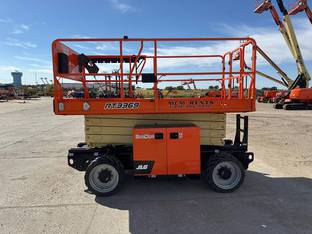 2022 JLG RT3369