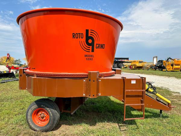 2025 ROTO GRIND 1090 Tub Grinder/Bale Processor (22127956