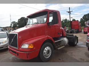 2006 Volvo VNM42T200