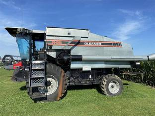 Gleaner R62