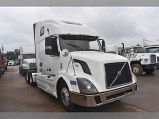 2011 Volvo VNL64T670