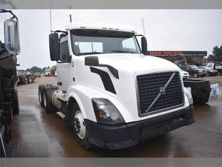 2015 Volvo VNL64T300