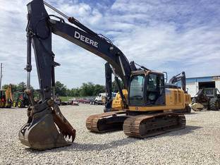 2016 John Deere 210G LC