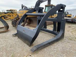 Misc PIPE FORKS W/ GRAPPLE (844J)