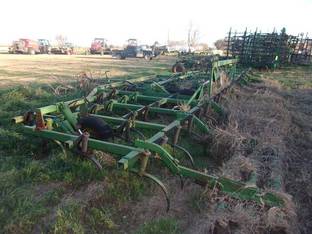 John Deere 1010