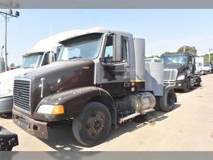 2006 Volvo VNM42T200