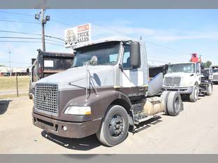 2005 Volvo VNM42T200