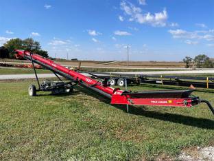 2025 Universal 1537 FIELD LOADER TD