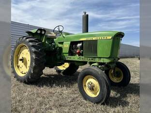 John Deere 2520