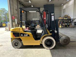 2012 Mitsubishi FG30N