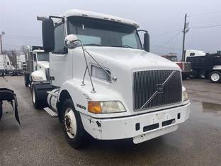 2002 Volvo VNM42T200