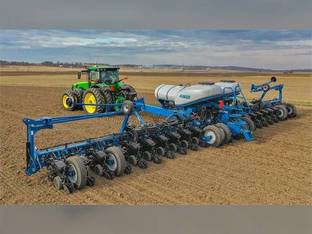2023 Kinze 4905