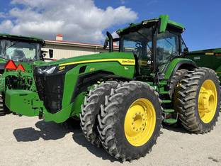 2022 John Deere 8R 250