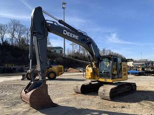 2018 John Deere 245G LC