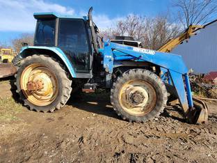New Holland 8260