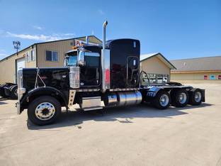 2017 Peterbilt 389