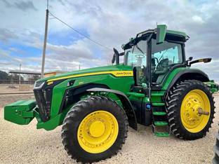 2021 John Deere 8R 230