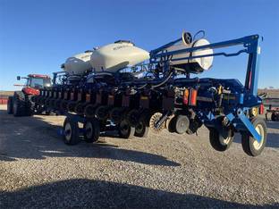 2022 Kinze 3665