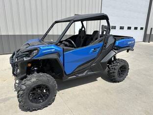 2023 can-am COMMANDER XT 700