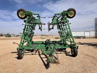 2005 John Deere 2210