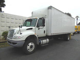 2017 International 4300 26' CLASS