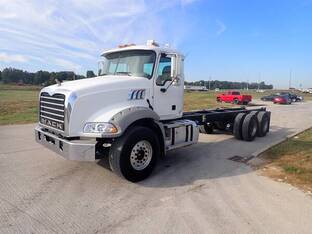 2013 Mack GU813