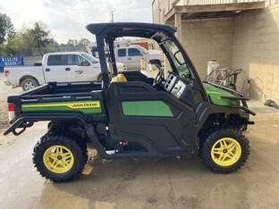 2021 John Deere XUV835M