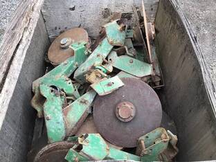 John Deere DBL DISC FERTILIZER OPENERS