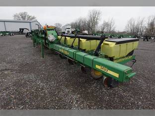 2010 John Deere 1720