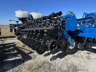 2023 Kinze 4705