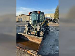 2017 New Holland L220
