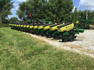 2016 John Deere 1725