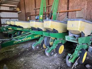 John Deere 7200