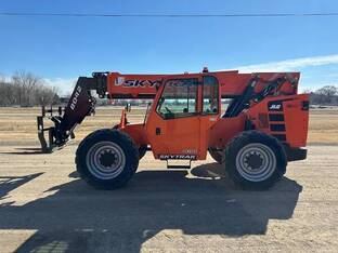 2023 JLG 8042