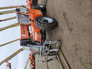 2023 JLG 8042