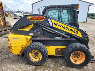 2011 New Holland L225