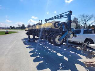 1997 Kinze 2600