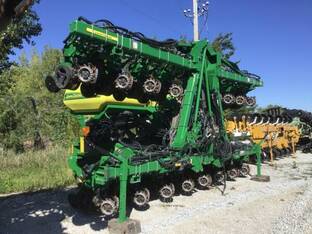 2017 John Deere 1725 CCS