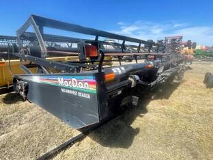 2005 MacDon Industries 963